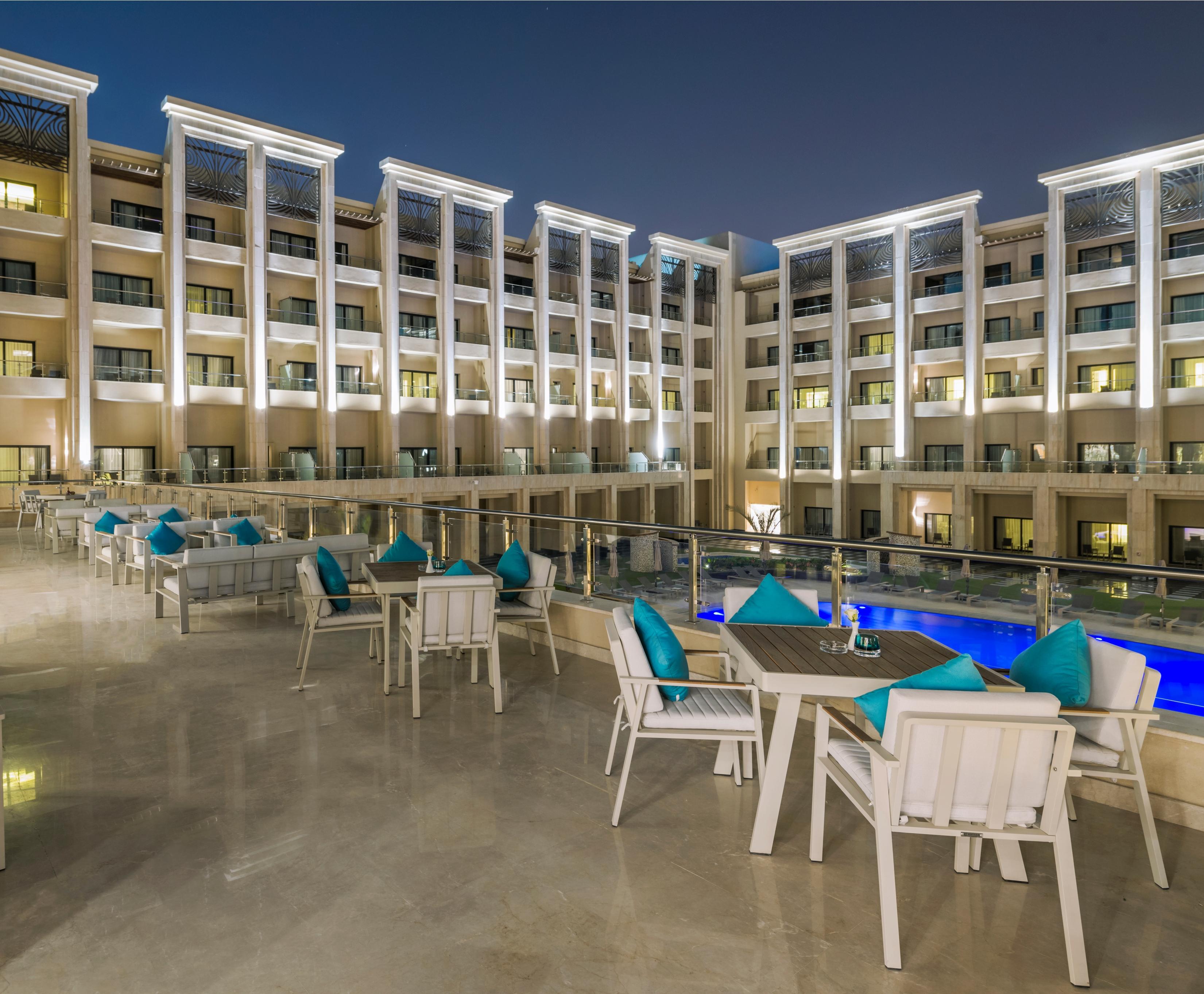 فندق تريامف لاكشري القاهرة المظهر الخارجي الصورة The hotel's pool