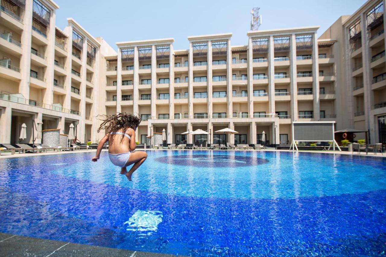 فندق تريامف لاكشري القاهرة المظهر الخارجي الصورة The swimming pool at the hotel