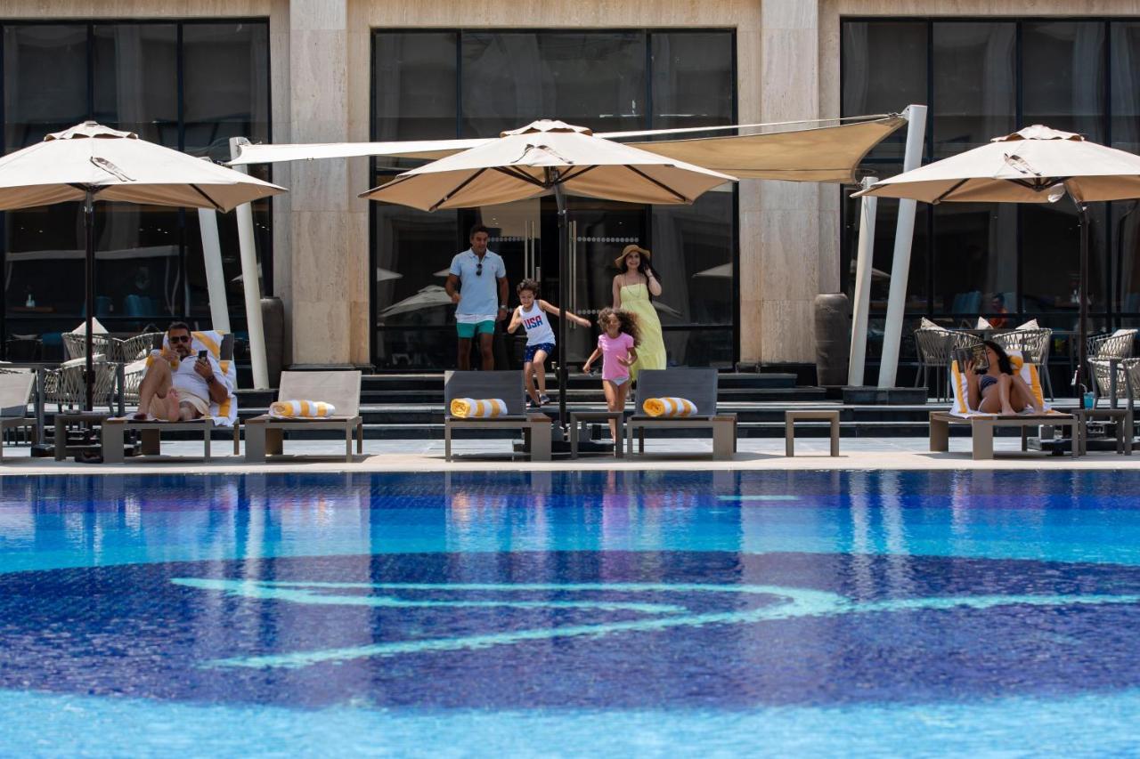فندق تريامف لاكشري القاهرة المظهر الخارجي الصورة The pool at the hotel