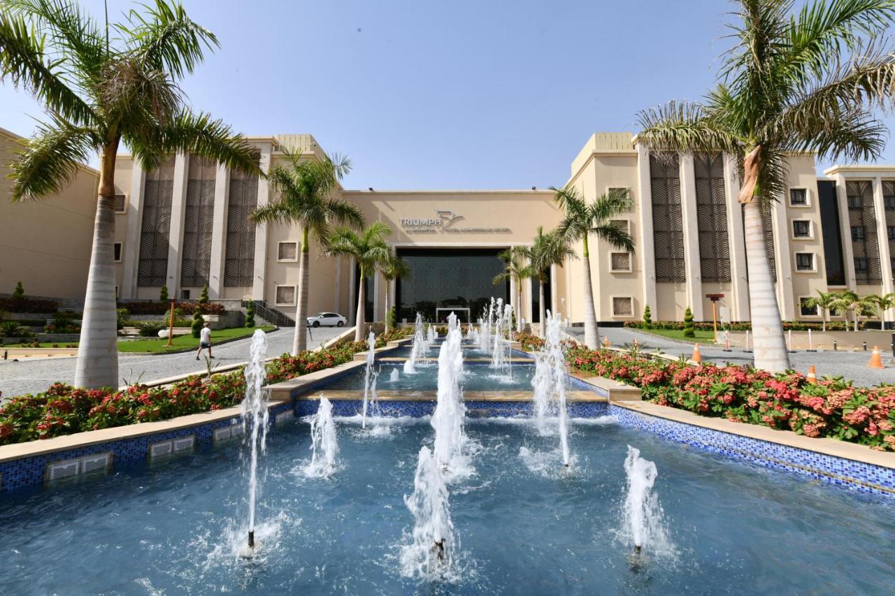 فندق تريامف لاكشري القاهرة المظهر الخارجي الصورة University Campus