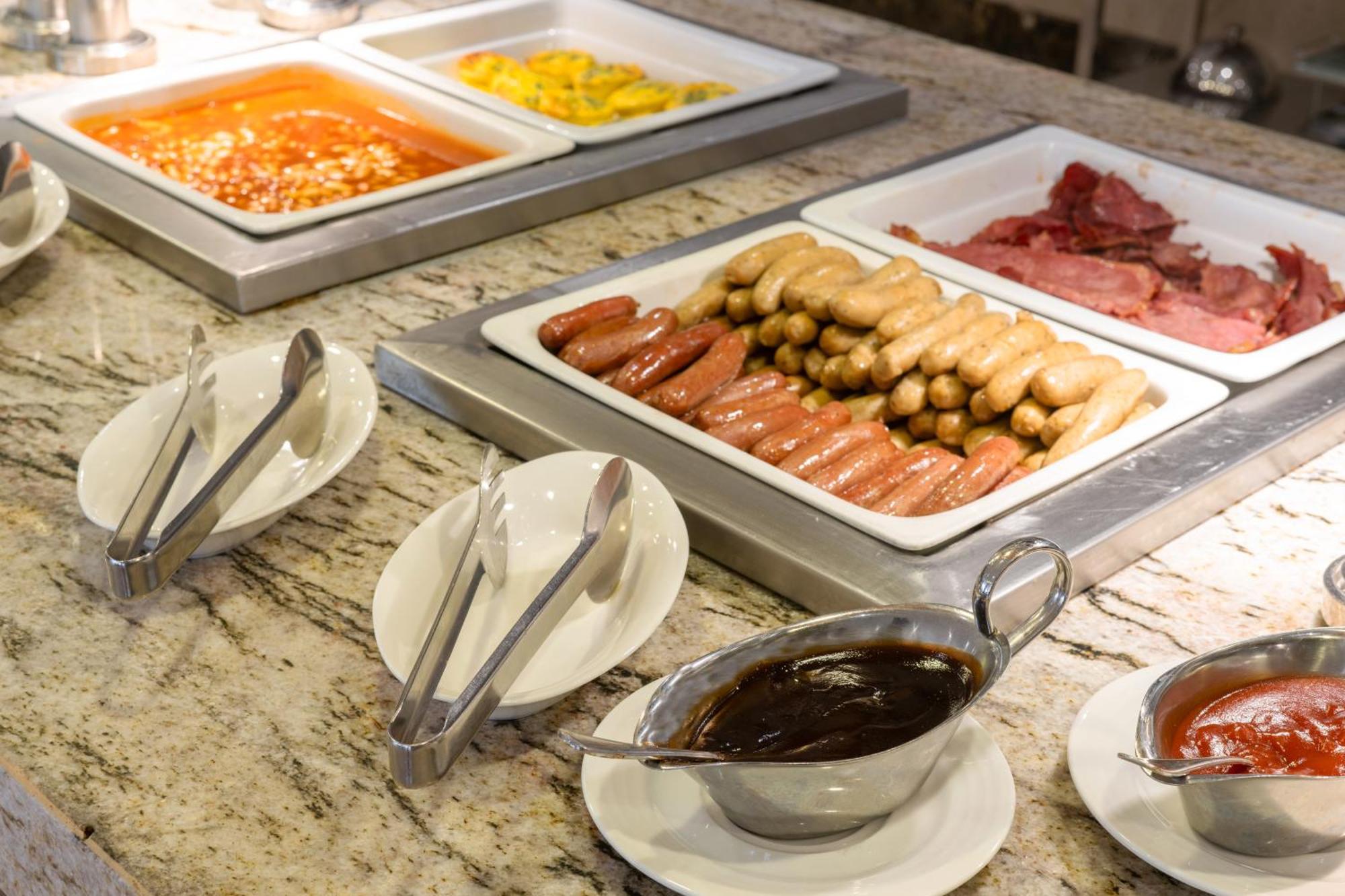 فندق تريامف لاكشري القاهرة المظهر الخارجي الصورة A buffet at a hotel