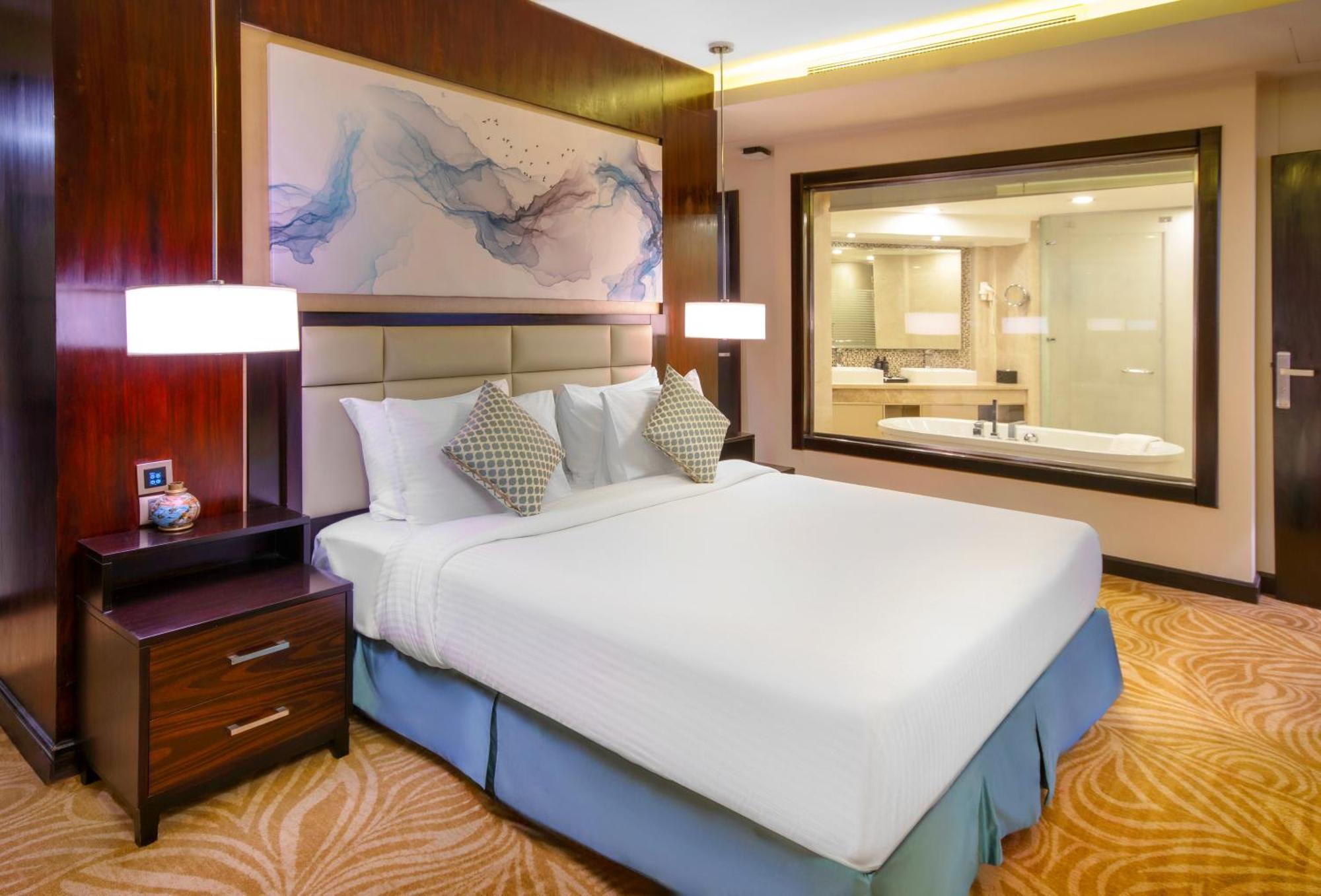 فندق تريامف لاكشري القاهرة الغرفة الصورة A bedroom at the hotel