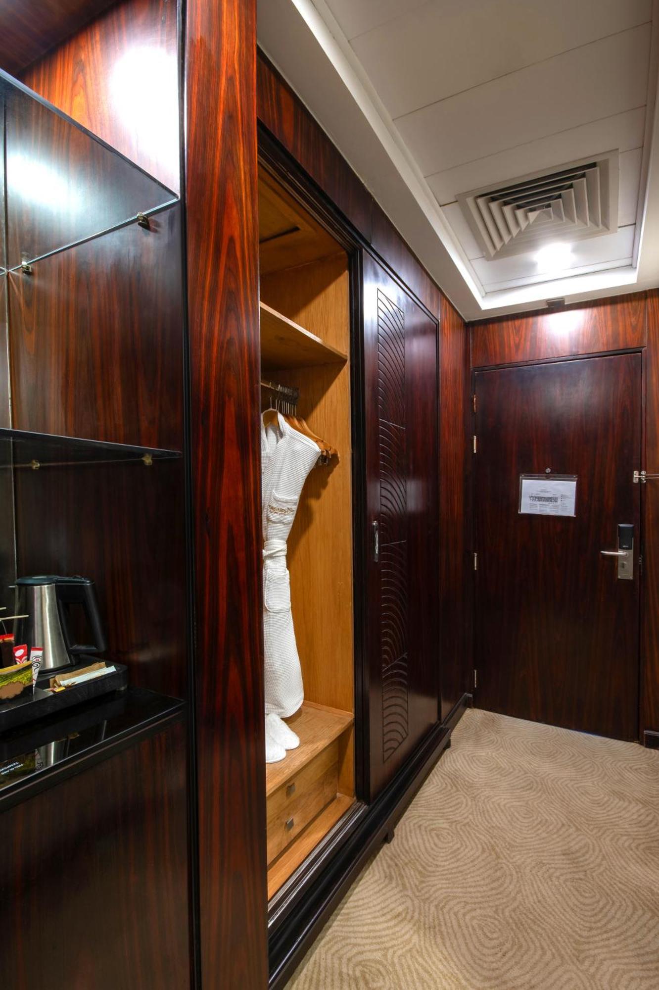فندق تريامف لاكشري القاهرة الغرفة الصورة A guest room at the hotel